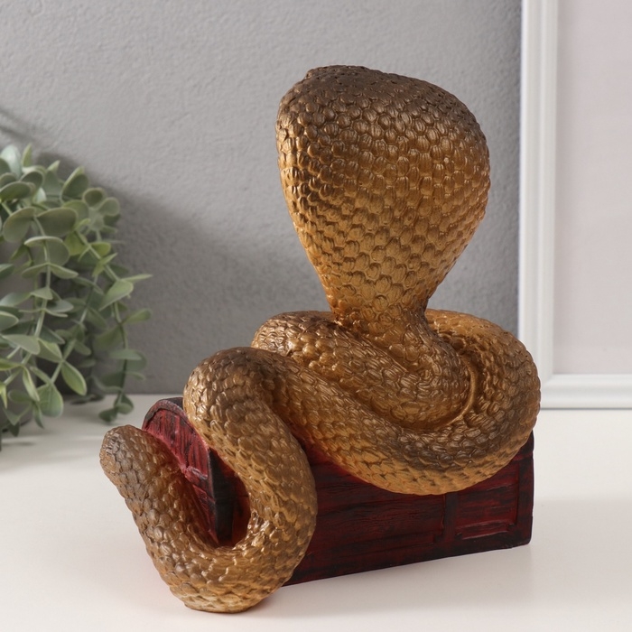 Копилка Копилка"КОБРА НА СУНДУКЕ "  20 х 17 х 12 см.