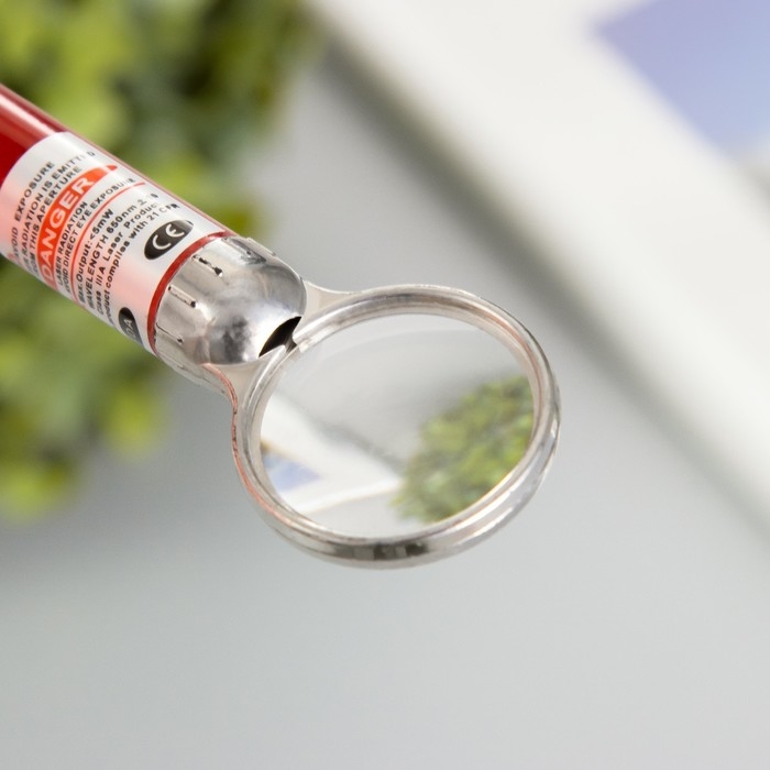 Указка лазерная лупа 2,5 см 3 режима мигает, светит, лазер LR44x3 шт  Указка лазерная лупа 2,5 см 3 режима мигает, светит, лазер LR44x3 шт "Красная" 1,5х2,8х10 см   10473