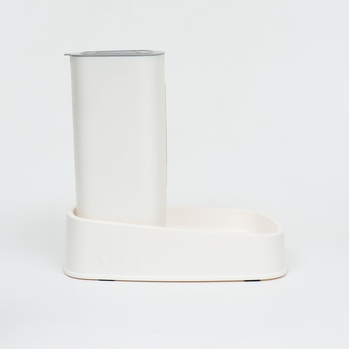 Автокормушка со скошенной миской, нескользящие ножки 3,8 л, белая Автокормушка со скошенной миской, нескользящие ножки 3,8 л, белая