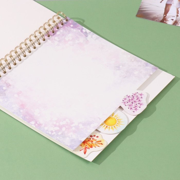 Фотоальбом на спирали 20 листов Фотоальбом на спирали 20 листов "Время года" объёмный элемент + 4 вкладки 24х24 см