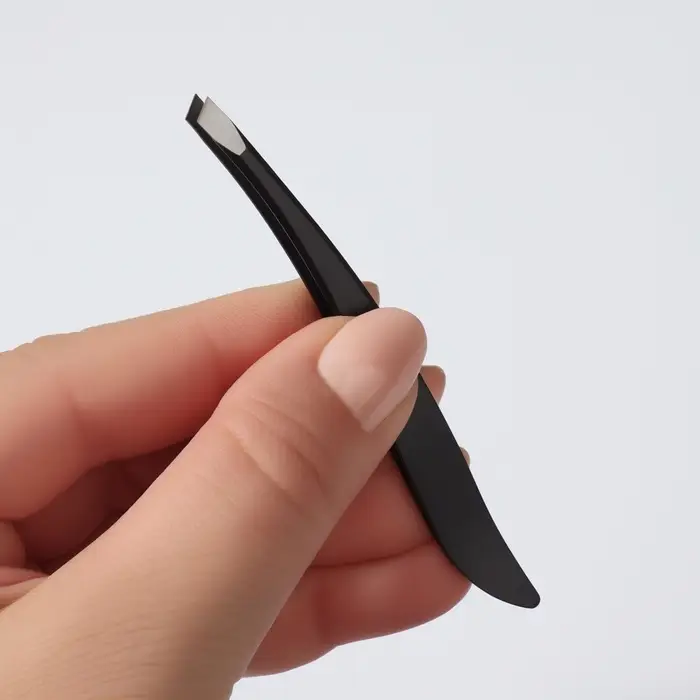 Пинцет скошенный, узкий 9 см, чёрный