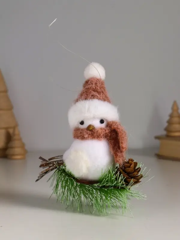 Сувенир "Белая птичка в золотом колпаке на веточке ели" 13х6х12,5 см