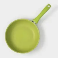 Сковорода KUKMARA Trendy style, d=24 см, пластиковая ручка, антипригарное покрытие, литой алюминий, зелёная