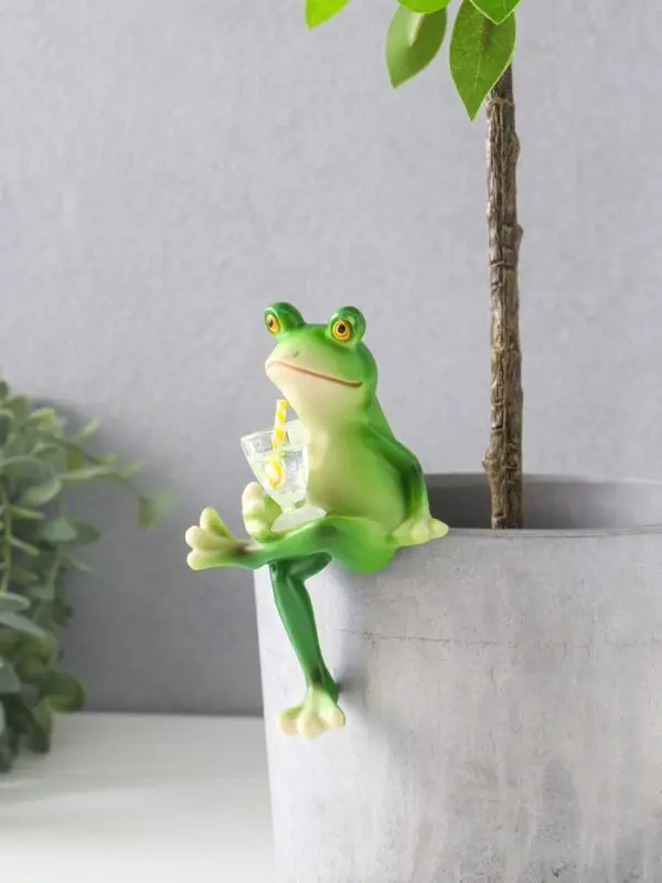 Сувенир полистоун Сувенир полистоун "Лягуха с лимонадом" 5,3х5,5х10,3 см