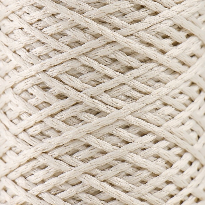 Шнур для вязания 100% полиэфир 1мм 200м/75±10гр (02-молочный) Шнур для вязания 100% полиэфир 1мм 200м/75±10гр (02-молочный)