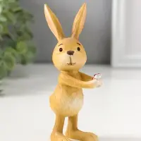 Сувенир полистоун "Зайчик держит красное сердце в лапках" 13 см