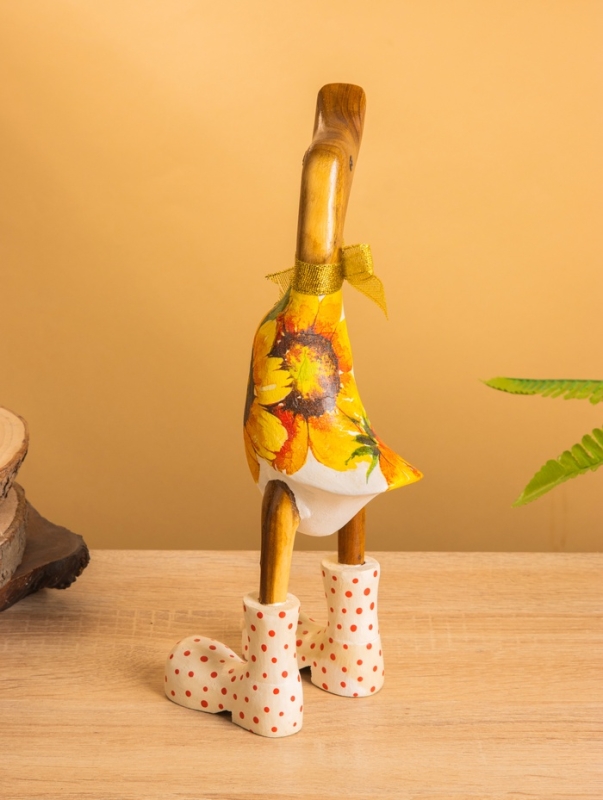 Сувенир дерево Сувенир дерево "Утка модница в цв.ах" 9х11х27 см