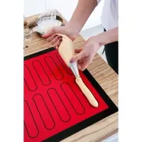 Коврик для выпечки армированный &laquo;Эклер&raquo;, силикон, 60&times;40 см, красный