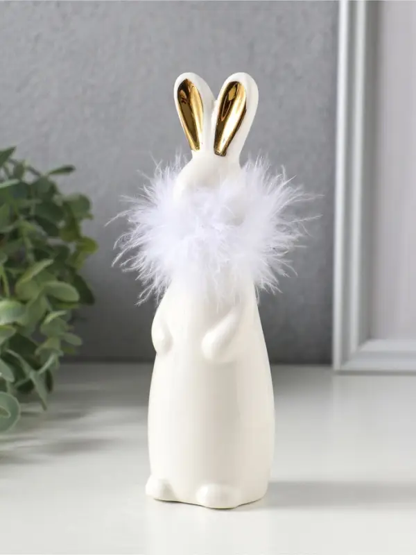 Сувенир керамика "Белый зайка с ожерельем из пуха" 5х4,5х17 см