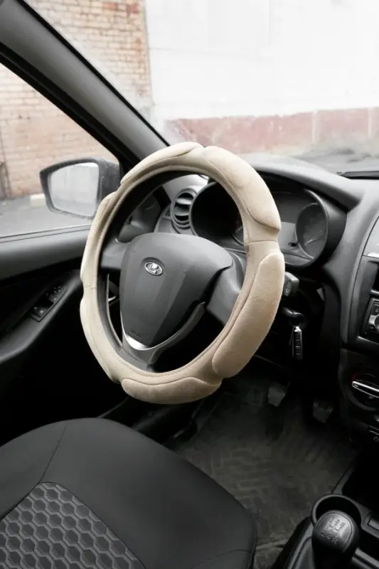 Спонжевая оплетка руля AVS SP-426M-BE ( размер M, бежевый) - Серия "Sponge"