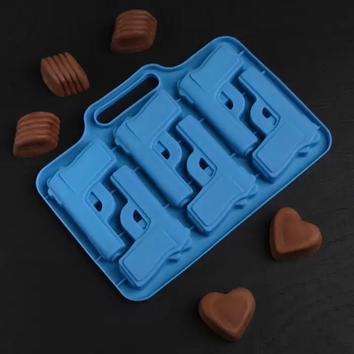 Форма для шоколада Доляна «Пистолет», силикон, 18,7×13,4 см, 6 ячеек (7,5×5,1 см), цвет голубой Форма для шоколада Доляна «Пистолет», силикон, 18,7×13,4 см, 6 ячеек (7,5×5,1 см), цвет голубой