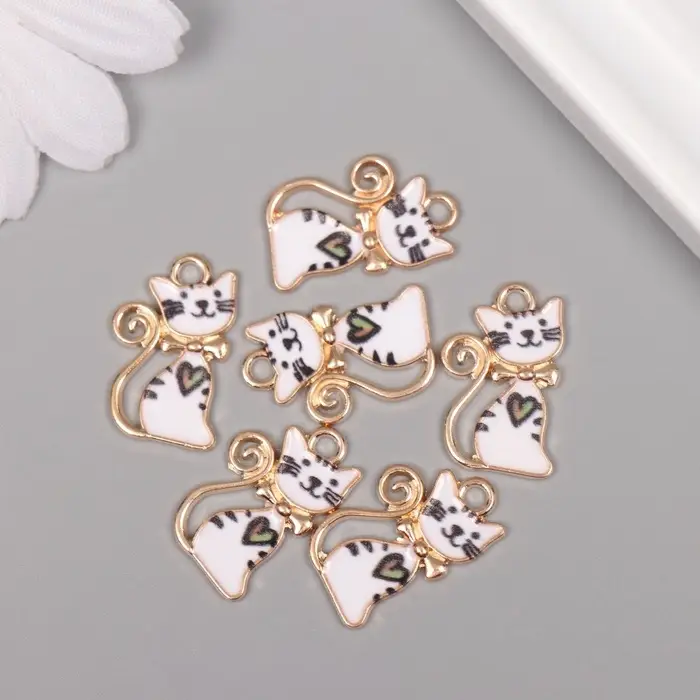 Декор для творчества металл, эмаль "Белый кот с сердечком" 2х1,3 см Декор для творчества металл, эмаль "Белый кот с сердечком" 2х1,3 см