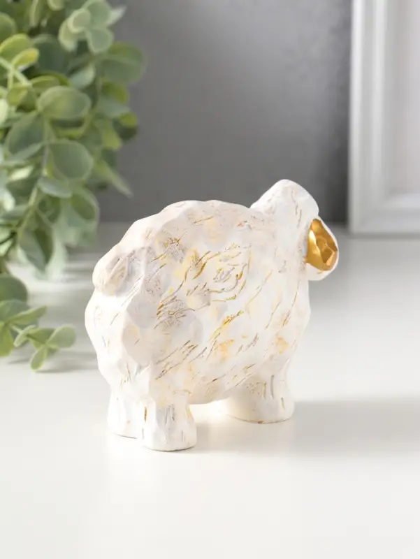 Сувенир полистоун "Барашек" белый с золотом 5,5х12х8 см