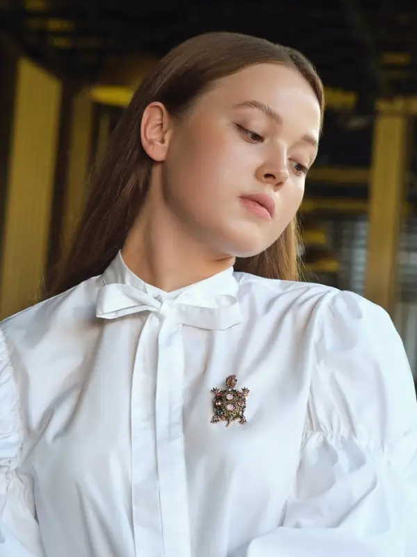 Брошь &laquo;Черепашка&raquo;, в крупных стразах, разноцветная в чернёном золоте