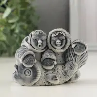 Сувенир "Два рыбака с большой рыбиной" 5,8 см Сувенир "Два рыбака с большой рыбиной" 5,8 см