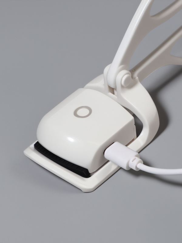 Электрический керлер д/ресниц USB 13*6,5*4,1 см белый к/короб QF Электрический керлер д/ресниц USB 13*6,5*4,1 см белый к/короб QF