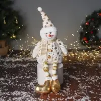 Игрушка мягкая &laquo;Снеговик в костюме со звёздами и в колпаке&raquo; 46&times;19 см, золотисто-белый
