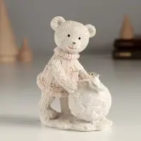 Фигурка полистоун &laquo;Мишка с птицей на большом снежке&raquo;, 7.5&times;5.5&times;10.5 см