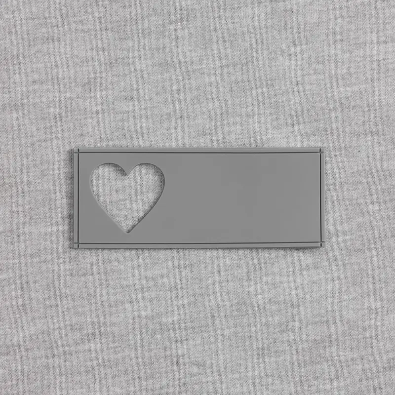 Лейбл из ПВХ с вырубкой «Сердце», серый