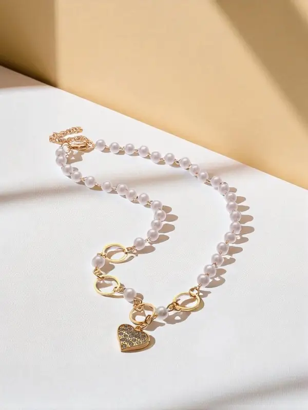 Колье с жемчугом &laquo;Сердце&raquo;, в круглых звеньях, d=0.6 см, белое в золоте, 36 см