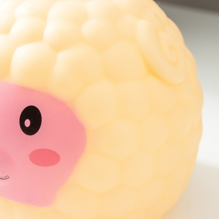 Ночник Ночник "Барашек" LED от батареек LR44 желтый 9х9х8 см RISALUX