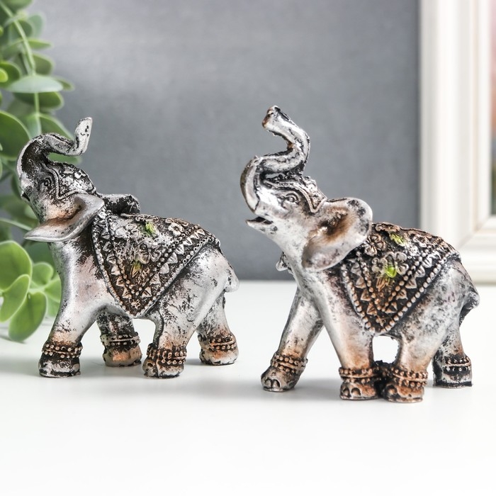 Сувенир полистоун Сувенир полистоун "Слоники в треугольных попонах" набор 2 шт 8х3х7,5 см