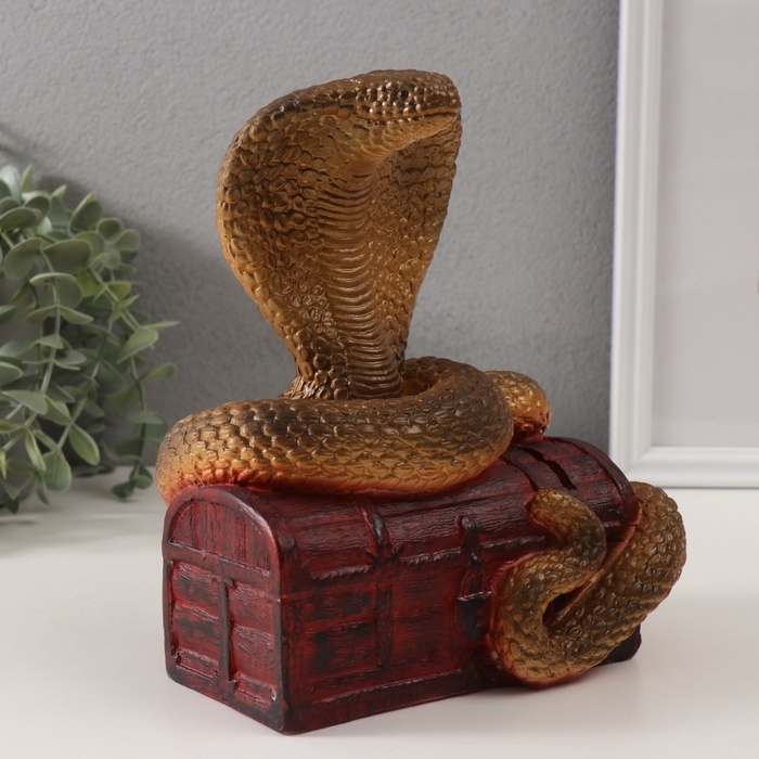 Копилка Копилка"КОБРА НА СУНДУКЕ "  20 х 17 х 12 см.