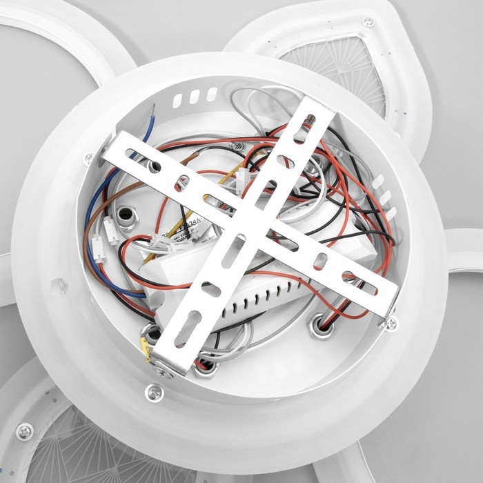 Люстра с ПДУ Люстра с ПДУ "Герда" LED 120Вт 3000-6000Вт RGB белый 67х56х9,5см BayerLux