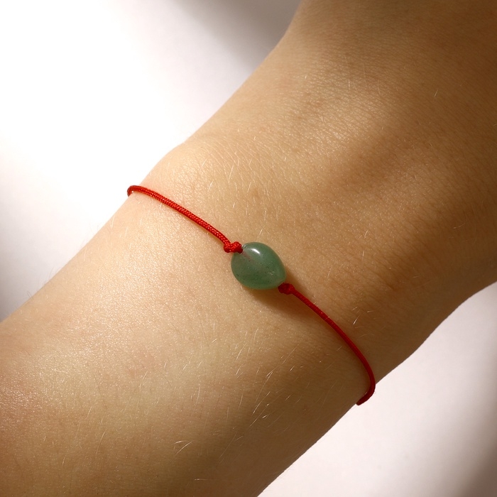Браслет желаний «Нефрит» на красной нити, длина регулируется Браслет желаний «Нефрит» на красной нити, длина регулируется