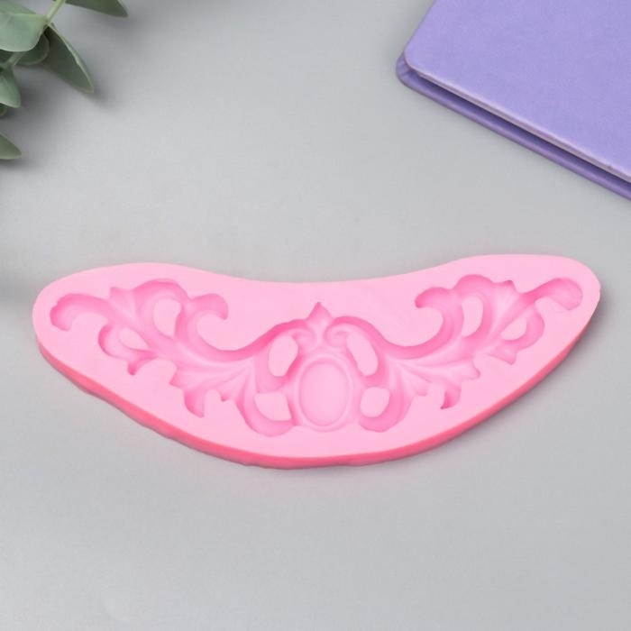 Молд силикон Молд силикон "Узор - уголок с медальоном" 1х4,1х12,8 см