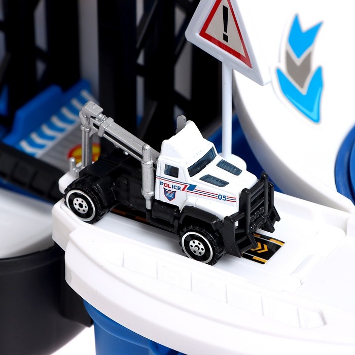 Парковка &laquo;Полицейский участок&raquo;, в рюкзаке