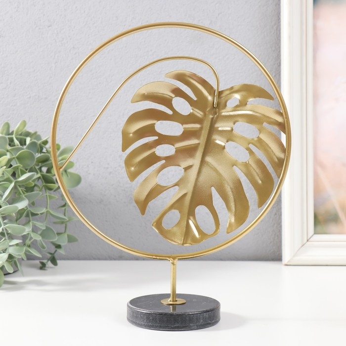 Сувенир металл, мрамор  Сувенир металл, мрамор "Круг с листом монстеры" золото, черный 20х7,5х25 см