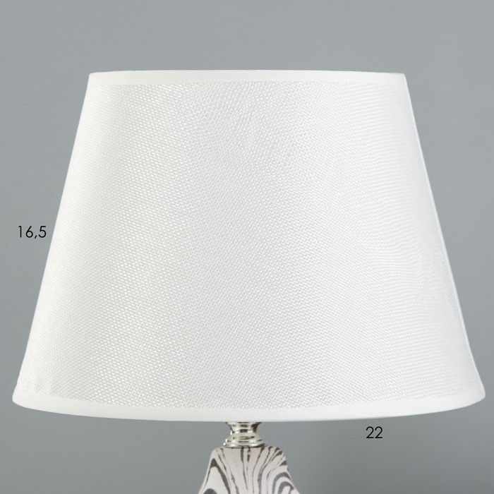 Настольная лампа Настольная лампа "Раум" E14 40Вт белый-черный 23х23х36,5 см RISALUX