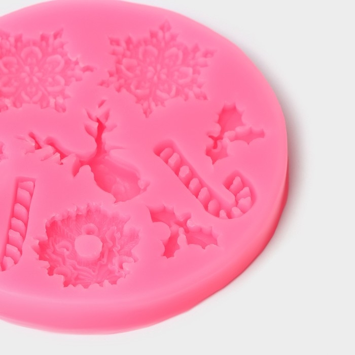 Молд новогодний «Снежинки», силикон, d=9,5 см, цвет розовый Молд новогодний «Снежинки», силикон, d=9,5 см, цвет розовый