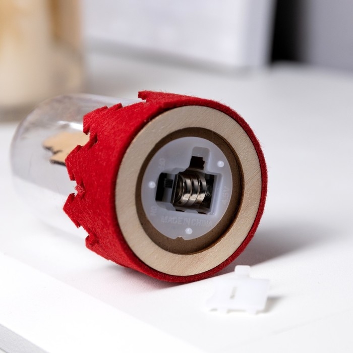 Светодиодная фигура под куполом «Щелкунчик» 6 × 9.5 × 6 см, дерево, батарейки LR1130х3 (в комплекте), свечение тёплое белое