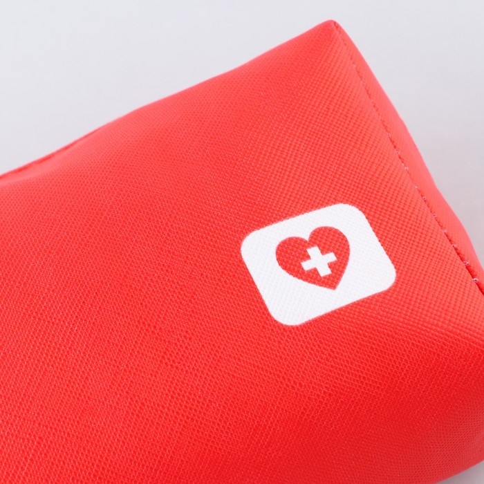 Аптечка дорожная из искусственной кожи  Аптечка дорожная из искусственной кожи "Сердечко", 14*10*5 см, красный цвет