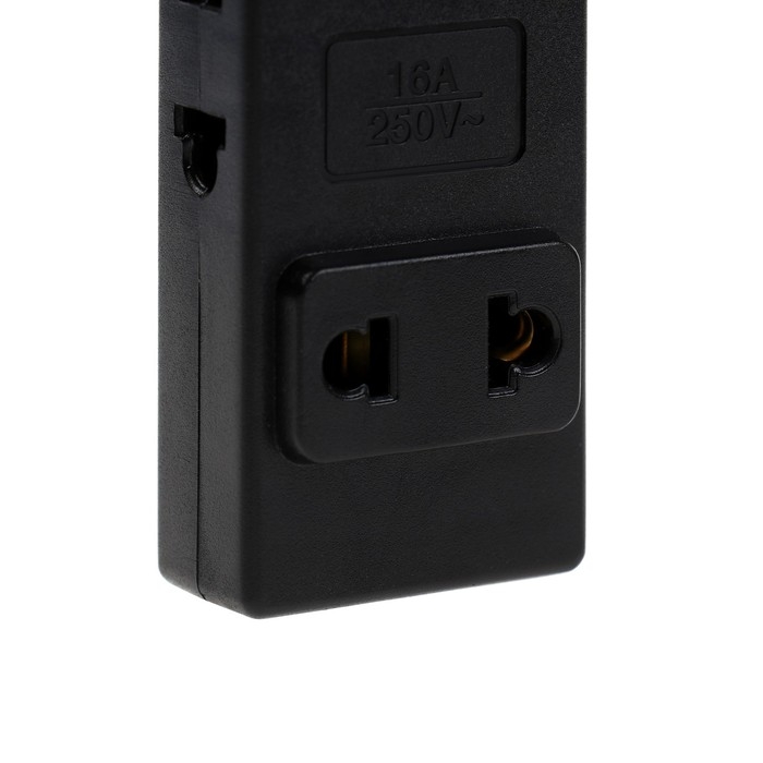 Тройник плоский, поворотный, 4 розетки, 10А, без з/к, черный Тройник плоский, поворотный, 4 розетки, 10А, без з/к, черный