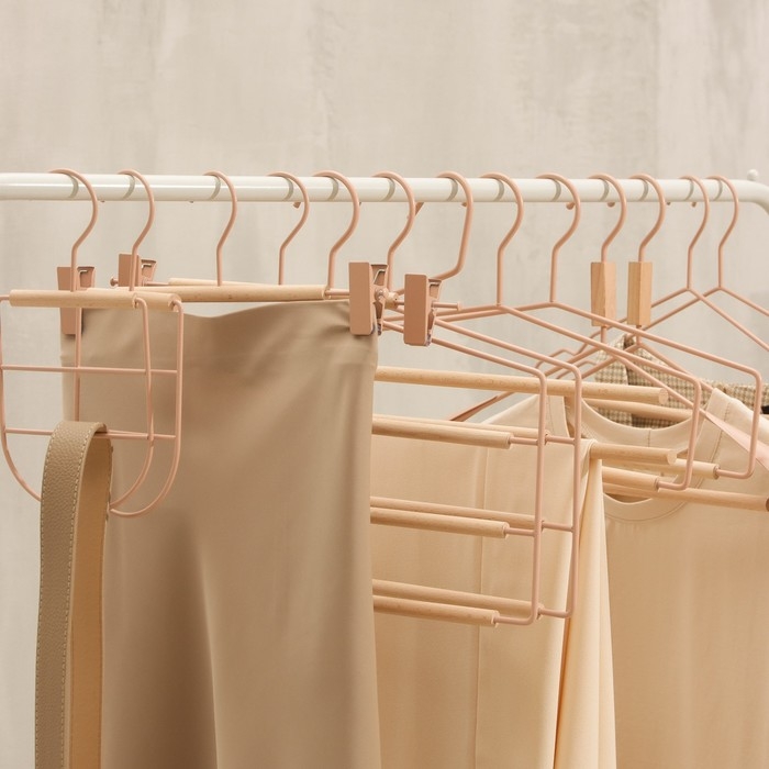 Вешалка для брюк и юбок LaDо́m Laconique, 28×11,5×2,8 см, с зажимами, цвет розовый Вешалка для брюк и юбок LaDо́m Laconique, 28×11,5×2,8 см, с зажимами, цвет розовый