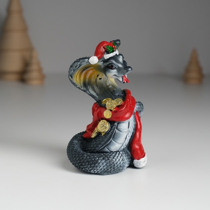 Сувенир полистоун Сувенир полистоун "Змея тёмная в красной шапке и шарфике с монетками" МИКС 6,2х4,7х9 см