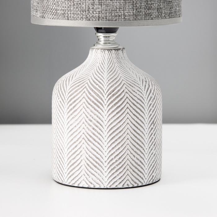 Настольная лампа с абажуром RISALUX «Шерон», Е14, 40 Вт, бело-серый, 13×13×27 см Настольная лампа с абажуром RISALUX «Шерон», Е14, 40 Вт, бело-серый, 13×13×27 см