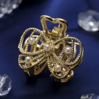 Крабик для волос &laquo;Бантик&raquo;, жемчуг, 2.5 см, золото