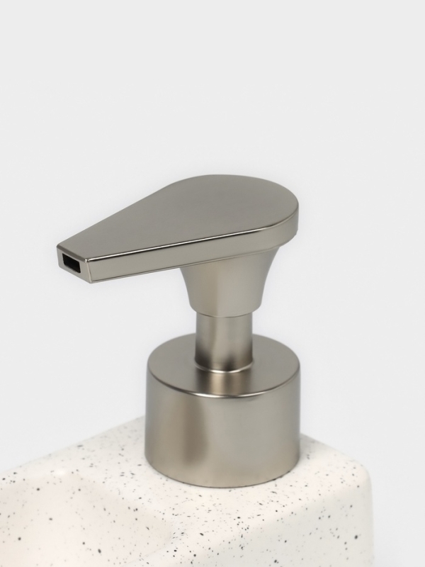 Дозатор для моющего средства с подставкой для губки