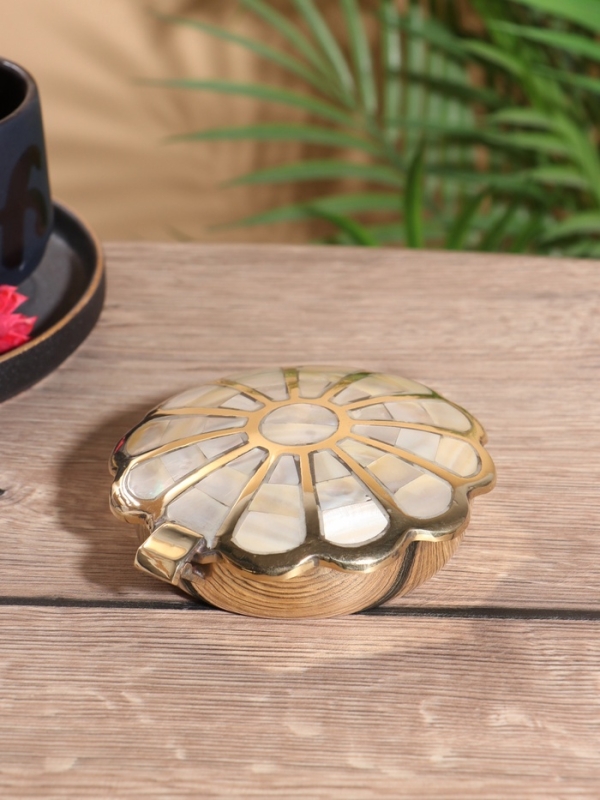 Шкатулка Шкатулка "Дэйзи" латунь с перламутром 11,5х12х3,5 см