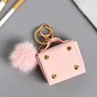 Брелок кожзам с карабином, с пушистиком "Сумочка" нежно-розовый 5,8х2,4х5 см Брелок кожзам с карабином, с пушистиком "Сумочка" нежно-розовый 5,8х2,4х5 см