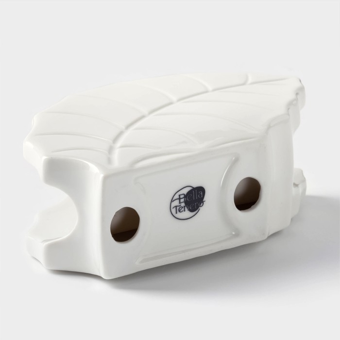 Набор фарфоровый для специй на бамбуковой подставке BellaTenero «Листья», 4 предмета: солонка 120 мл, перечница 120 мл, салфетница, подставка, цвет белый Набор фарфоровый для специй на бамбуковой подставке BellaTenero «Листья», 4 предмета: солонка 120 мл, перечница 120 мл, салфетница, подставка, цвет белый