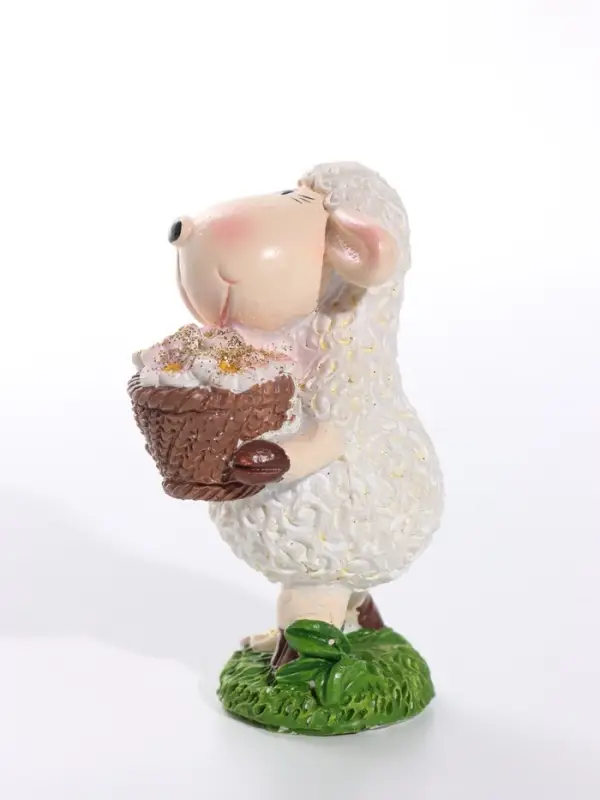 Фигурка полистоун &laquo;Овечка Бяша с корзиной цветов&raquo; 4.5&times;4&times;8 см