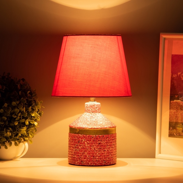 Настольная лампа с абажуром RISALUX «Лавр», 1×Е14, 40 Вт, красный, 20×20×35 см Настольная лампа с абажуром RISALUX «Лавр», 1×Е14, 40 Вт, красный, 20×20×35 см