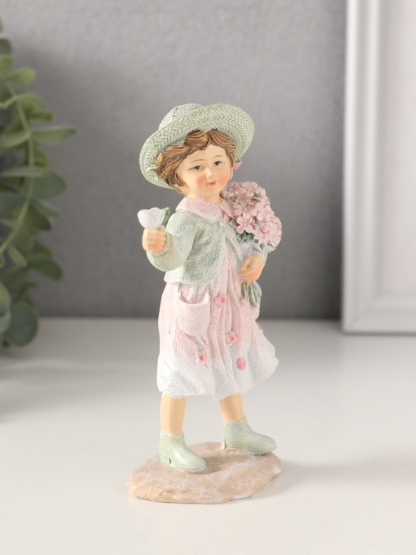 Сувенир полистоун Сувенир полистоун "Девочка с букетом ромашек, в шляпке" розово-зелёный 6,5х4х12,5 см