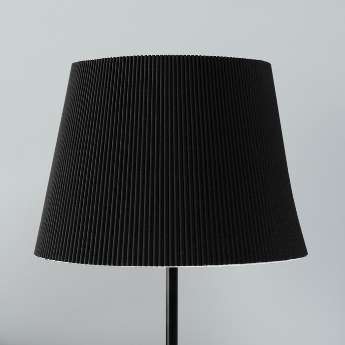 Светильник настольный Светильник настольный "Строгость" 1х40Вт Е27 черный 22,5х22,5х41,5см