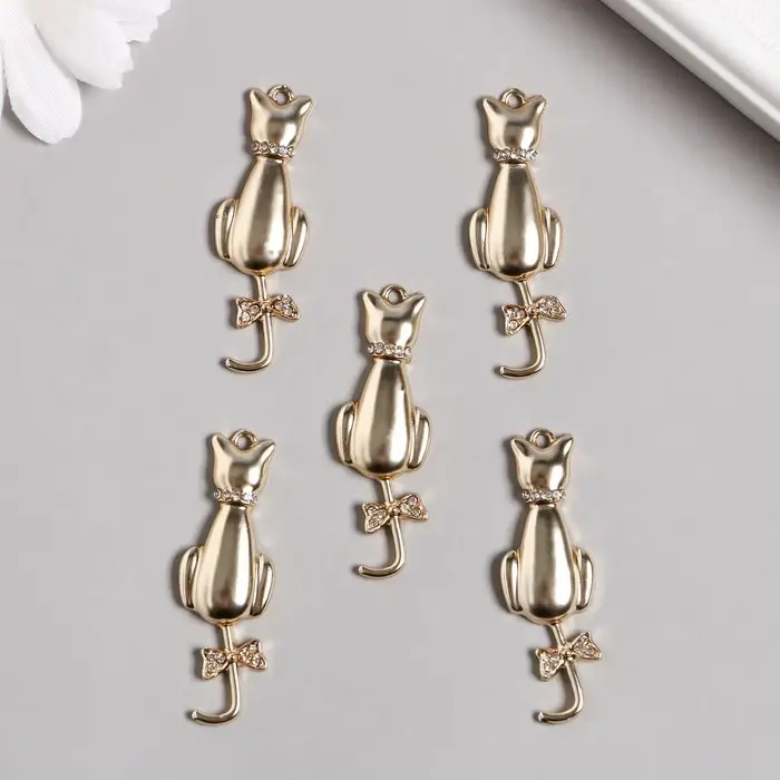 Декор для творчества металл, стразы "Кошечка с бантиком на хвосте" золото 1,5х4,5 см